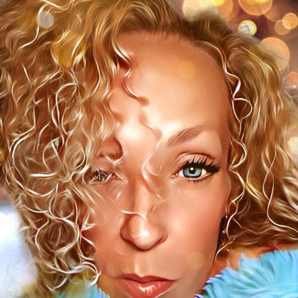 Meet your Posher, Amber - Picture 1 of 1